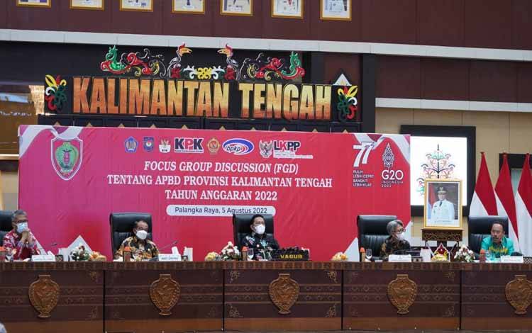 Wakil Gubernur Kalteng H. Edy Pratowo saat pimpin FGD tentang APBD Provinsi Kalteng Tahun Anggaran 2022. (FOTO: MMC KALTENG/FERY)