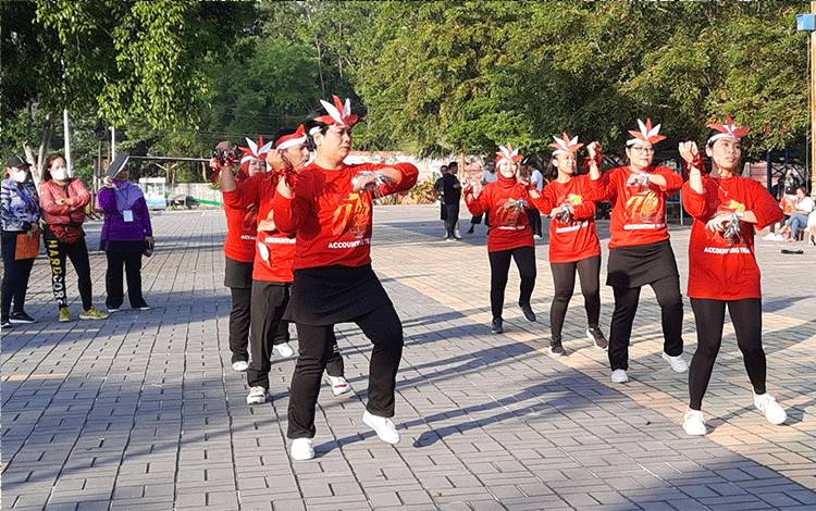 Peserta lomba senam Poco - Poco CBI Group, Sabtu, 6 Agustus 2022. (FOTO : DANANG)