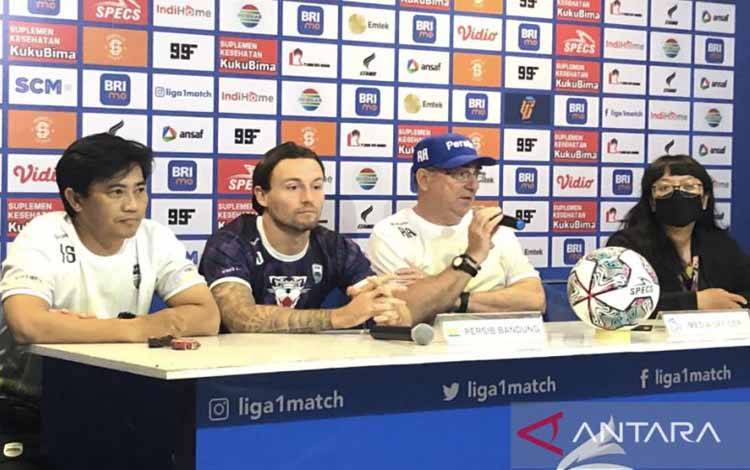 Pelatih Persib Bandung Incar Kemenangan saat Hadapi Borneo FC