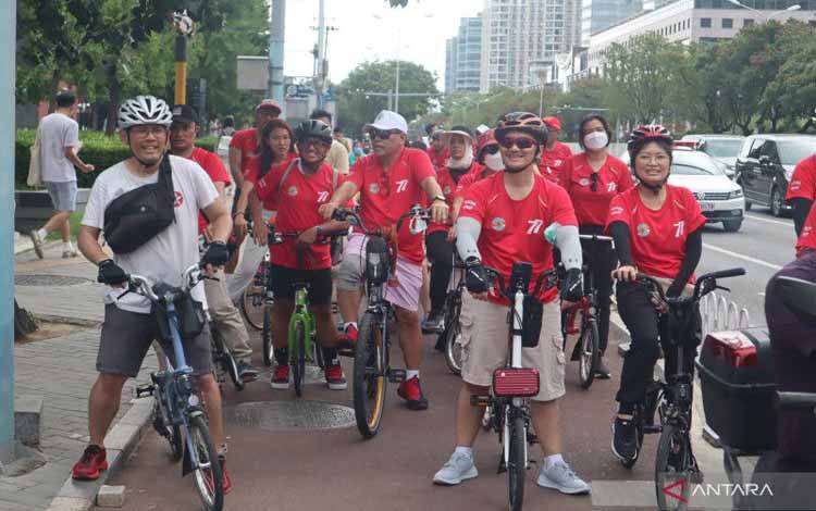 WNI Bersepeda 77 Km Kelilingi Beijing Peringati HUT RI ke 77