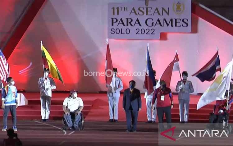 INASPOC Serahkan Bendera APSF ke Kamboja Selaku Tuan Rumah Asean Para Games 2023