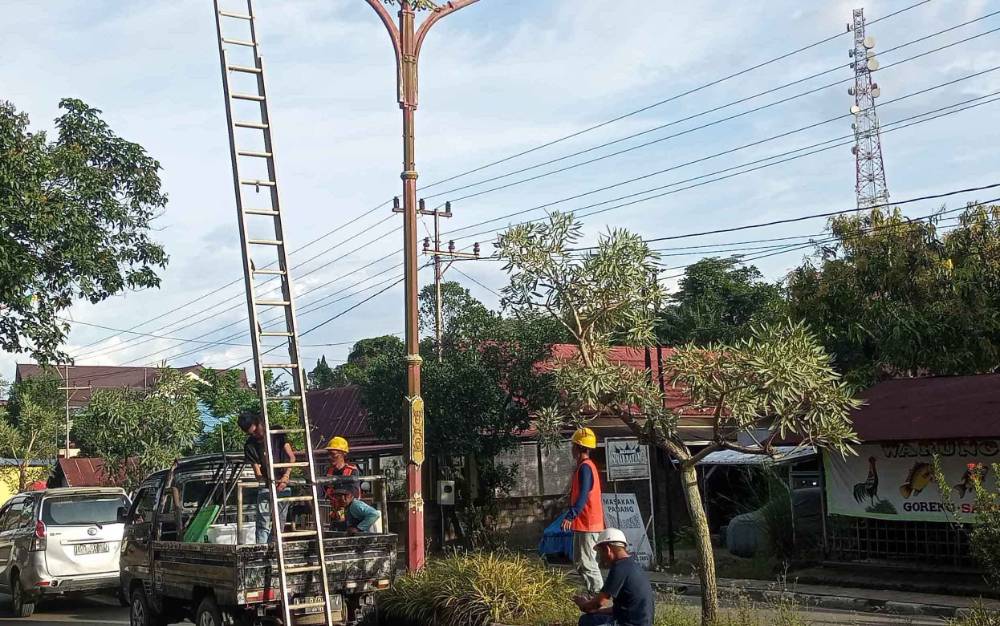 Desa Karali Pasang Penerangan Jalan Umum