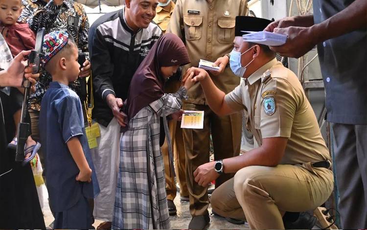 Bupati Lamandau Santuni 120 Anak Yatim