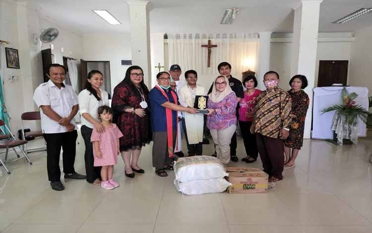 Fraksi NasDem DPRD Kalteng Berikan Bantuan ke Gereja Paroki Katolik Pulang Pisau