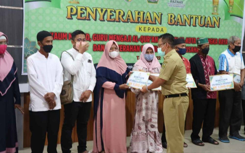 Kaum Masjid dan Guru Ngaji di Palangka Raya Dapat Bantuan