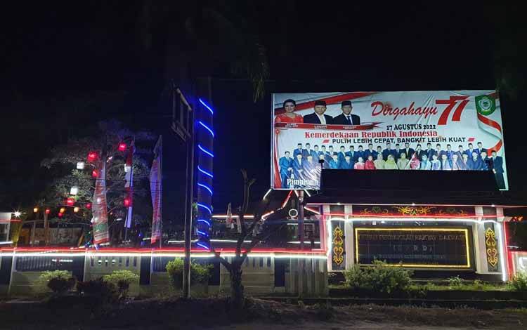 Foto dekorasi dan hiasan di gedung DPRD Kabupaten Kotawaringin Timur. (FOTO : M ANDHIKA)