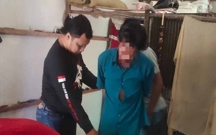 Pria Ini Ditangkap karena Aniaya Seorang Perempuan
