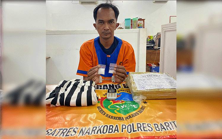 Pengedar ini Ditangkap Saat Ambil Paket Sabu Pesanan di Ekspedisi