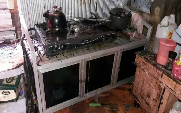 Kompor Minyak Terbakar dan Nyaris Hanguskan Rumah