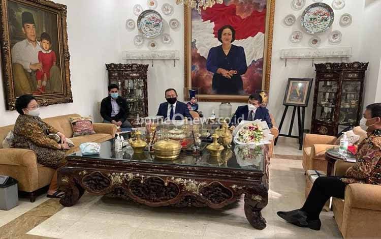 Megawati Terima Penghargaan Medali Yobel dari Presiden Kazakstan