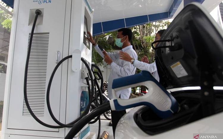 Pengamat Sebut Tantangan Kendaraan Listrik Masih Gunakan Energi Kotor