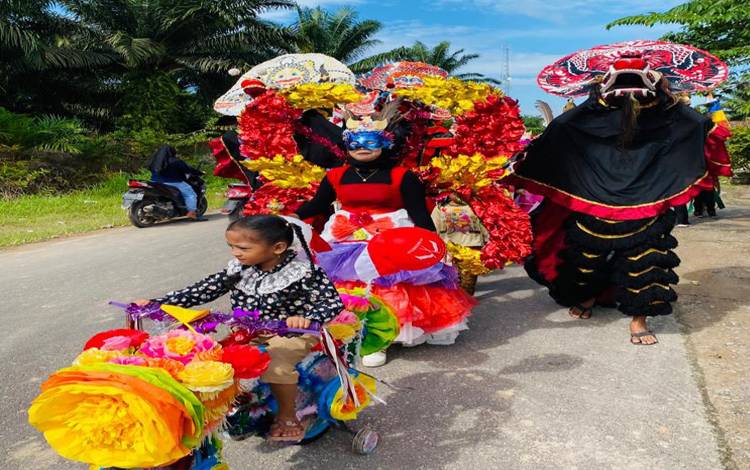 Gali Potensi, Desa Sungai Rangit Jaya Gelar Karnaval Kreativitas Warga