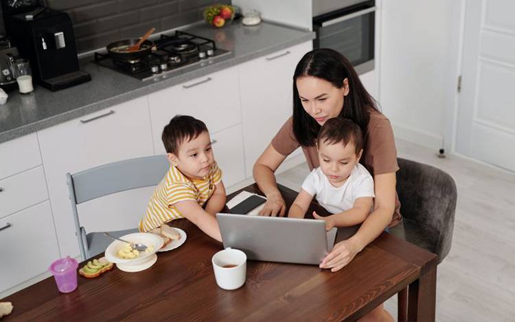 Psikolog: Orang Tua Perlu Pahami "Digital Parenting"