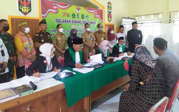 Ratusan Pasangan Nikah Siri Ikuti Sidang Isbat di Kecamatan Pahandut