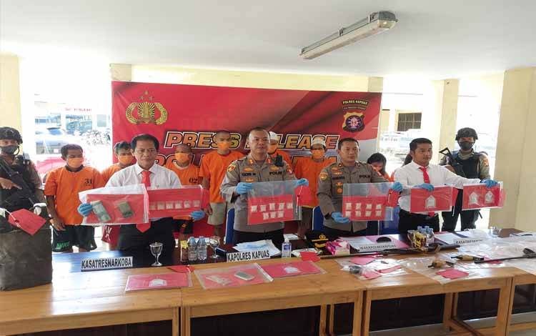 Sejak Awal Agustus 2022, Satresnarkoba Polres Kapuas Amankan 6 Orang dan Barang Bukti Sabu 212 Gram