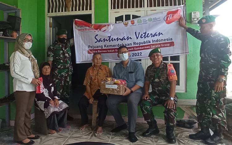 Jelang HUT ke-77 RI, PT SSMS, Tbk - CBI Group Serahkan Bingkisan dan Tali Asih untuk Veteran