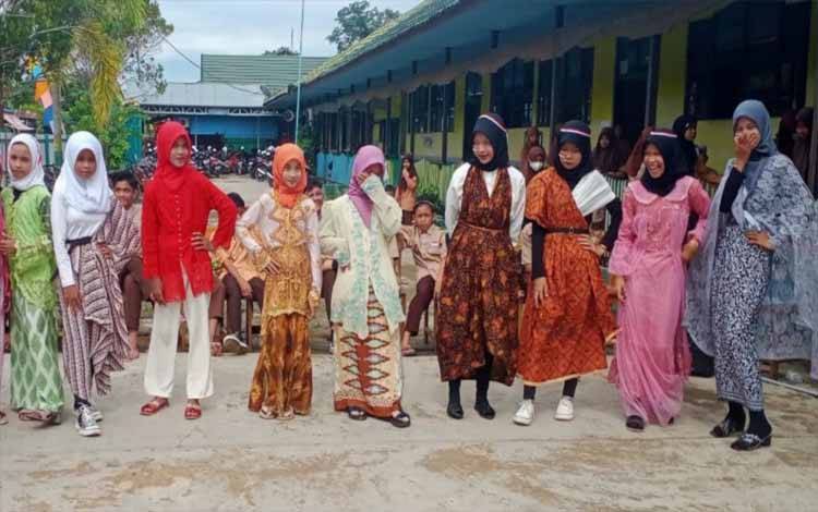 MTsN 2 Kapuas Gelar Berbagai Lomba Semarakan HUT RI