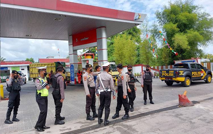 Seorang Juru Parkir di SPBU Digiring ke Polres Kotim Diduga Lakukan Pungli