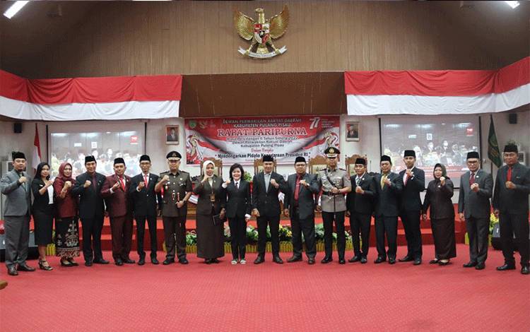 Pejabat Pemkab Pulang Pisau Dengarkan Pidato Presiden RI