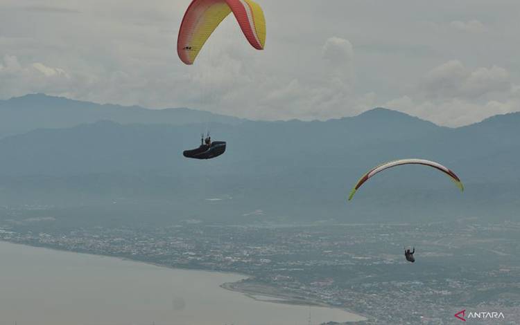 32 Atlet Dunia Berlaga pada Kejuaraan Paragliding di Sigi