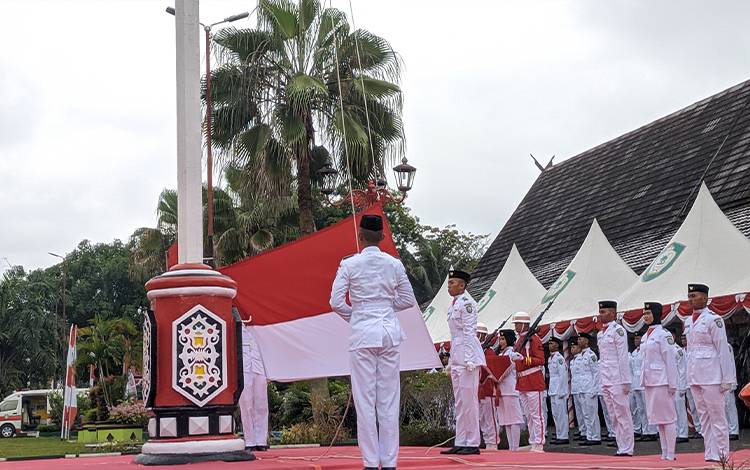 Upacara HUT RI di Kotim Tetap Khidmat Meski Diwarnai Hujan