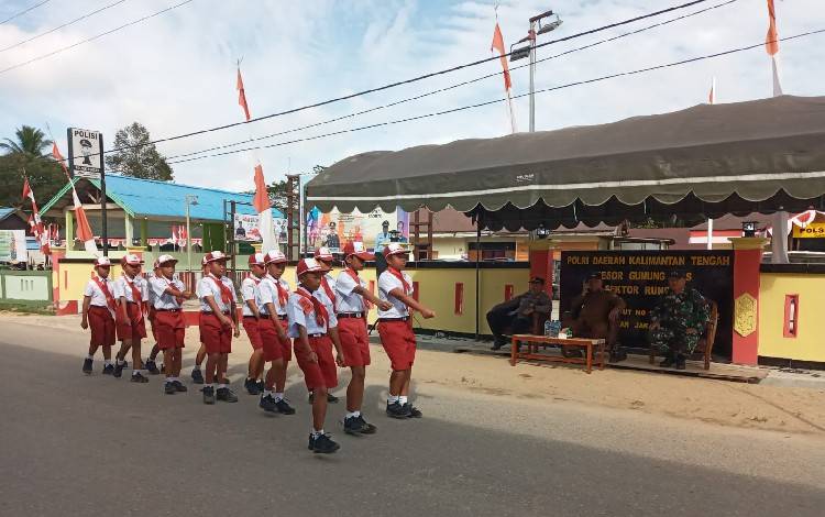 Kecamatan Rungan Gelar Lomba Gerak Jalan untuk Pelajar