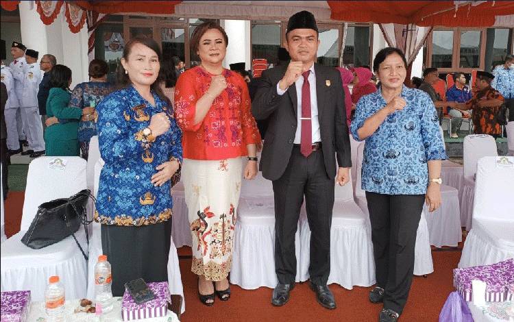Pesan DPRD Gunung Mas kepada Penerima Bantuan Mobil Ambulans