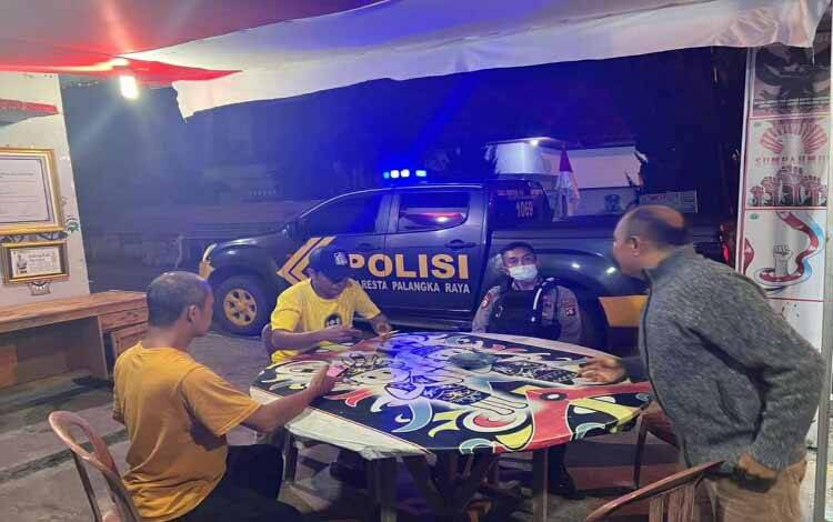 Jaga Kondusifitas, Satsamapta Polresta Palangka Raya Sambangi Pos Kamling