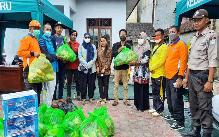 Komunitas Musisi Pangkalan Bun Serahkan Bantuan Untuk Kobar Kebakaran