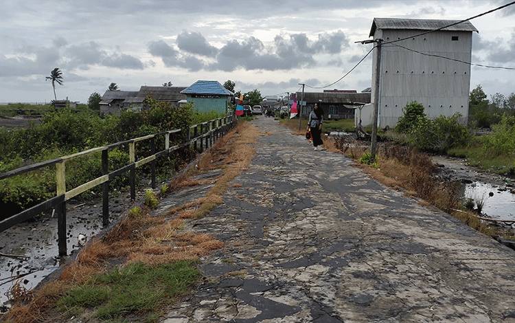 Bupati Sukamara Targetkan 2023 Semua Desa Teraliri Listrik