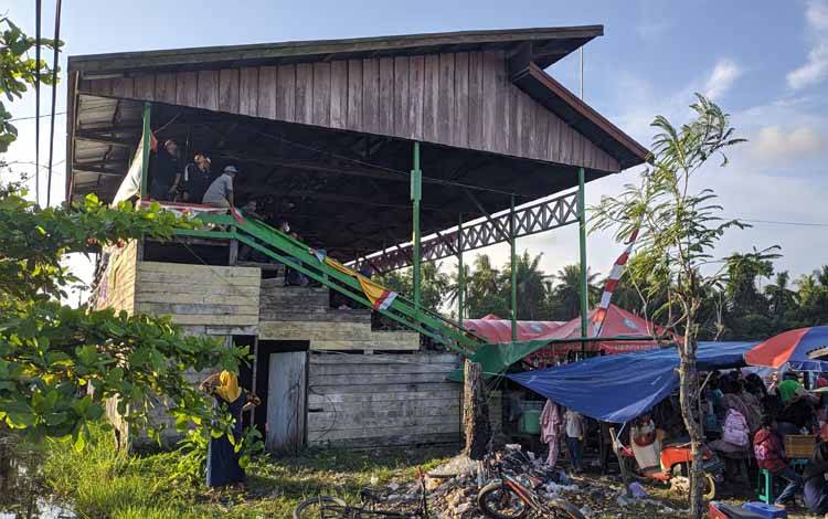 Pemkab Kotim akan Anggarkan Perbaikan Tribun Lapangan Sepakbola Persada Samuda