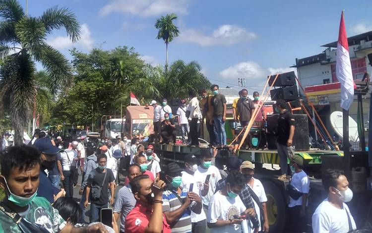 160 Personel Amankan Aksi Damai Sopir Truk di Depan Gedung DPRD Kotim