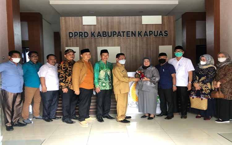 DPRD Kapuas Terima Kunker Anggota Dewan Hulu Sungai Utara, Bicarakan Hal Ini