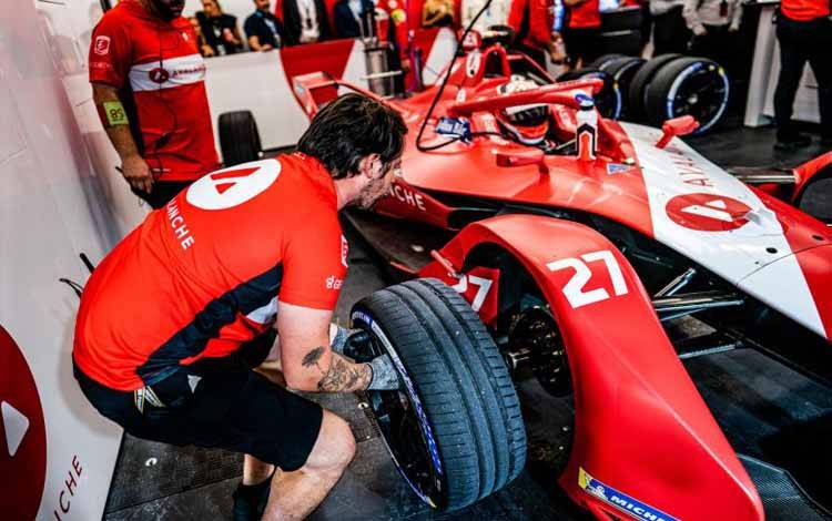 Ban Michelin Pilot Sport EV digunakan dalam ajang EPrix London. (ANTARA/HO-Michelin)