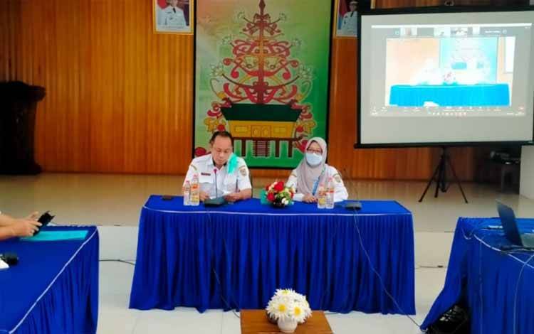 Sosialisasi Pemanfaatan dan Pengendalian Pemanfaatan Ruang Laut di Aula Dislutkan Provinsi Kalteng (FOTO: MMC KALTENG)