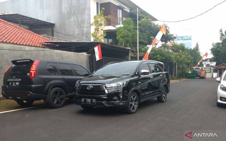 Mobil Keluar dari Rumah Ferdy Sambo Jelang Pemeriksaan Putri