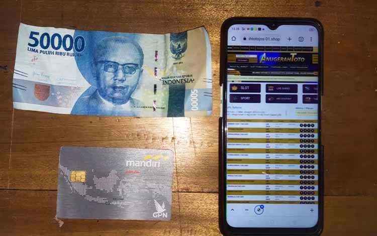 Polsek Selat Amankan Pria Ini Karena Judi Online Togel