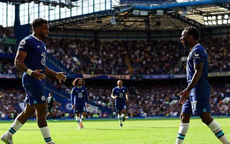Brace Raheem Sterling Bantu Chelsea Menang 2-1 atas Leicester City