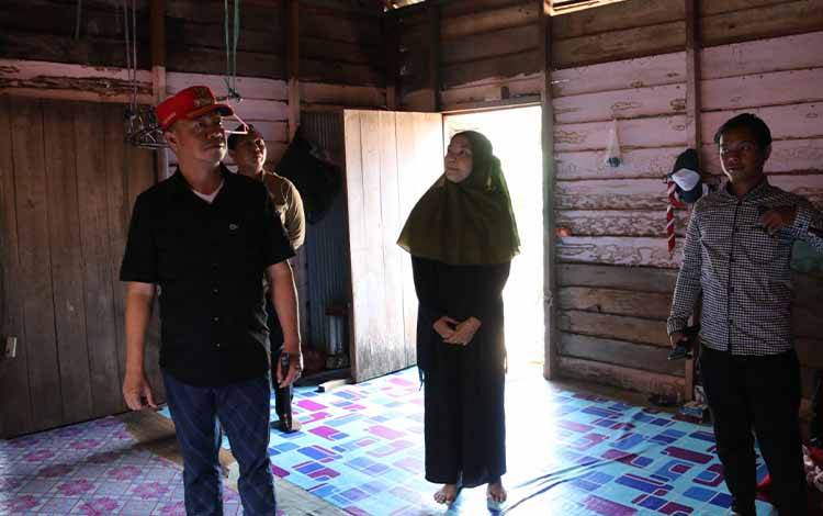 Bupati Seruyan Turun Langsung Cek Program Rumah Layak Huni ?
