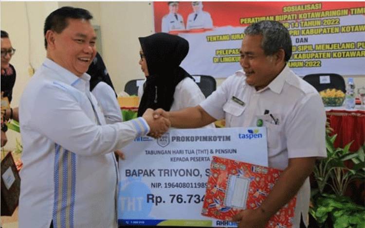 Bupati Kotim Lepas 23 PNS Purna Tugas