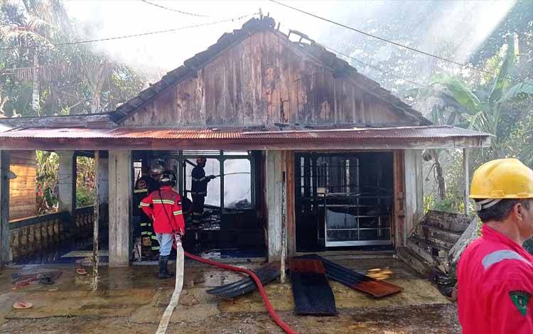 Rumah Warga Ampah Kota Hangus Terbakar