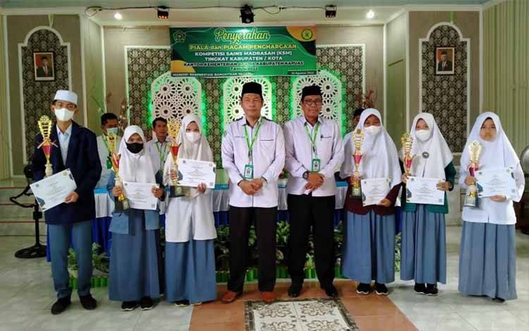 33 Peserta Didik dari Kapuas Siap Bertanding pada Kompetensi Sains Madrasah Tingkat Provinsi