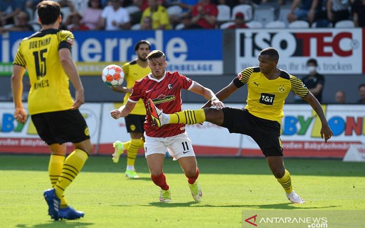 Manuel Akanji Resmi Berseragam Manchester City