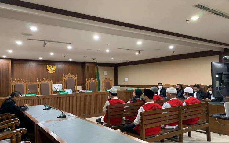 Hakim Vonis 8 Bulan Penjara Terhadap 6 Pengeroyok Ade Armando