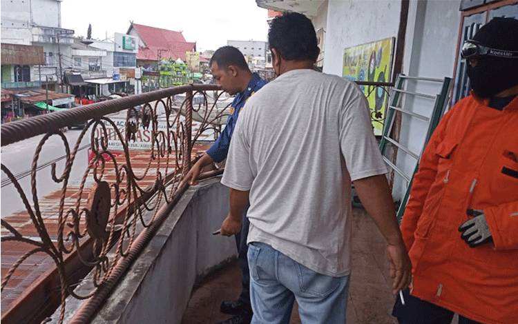Lokasi munculnya percikan api akibat korsleting yang terjadi di sebuah ruko yang berlokasi di Jalan Pangeran Antasari, RT 3, Pangkalan Bun, Kobar, Jumat, 2 September 2022.