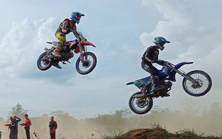 70 Pembalap Tampil pada Kejurnas Grasstrack di Tamiang Layang