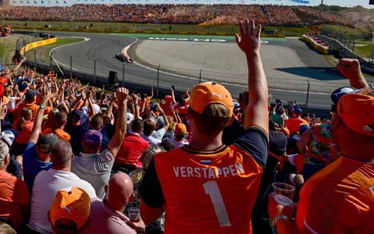 Verstappen Geram dengan Ulah Suporter Lempar Flare: Jangan Bodoh