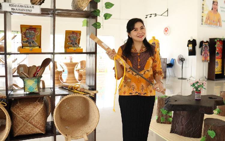 GRATIS! Pelaku IKM Bisa Menitipkan Produknya di Showroom Dekranasda Gunung Mas Tanpa Dipungut Biaya