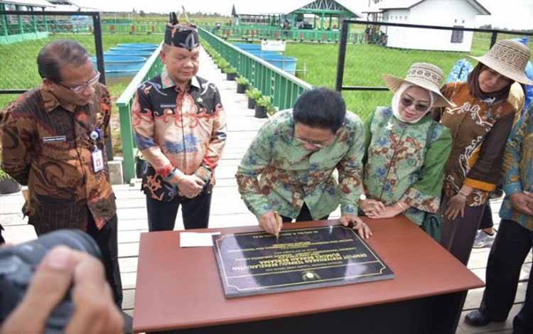 Kemendes PDTT Bangun Demplot Peternakan di Kapuas