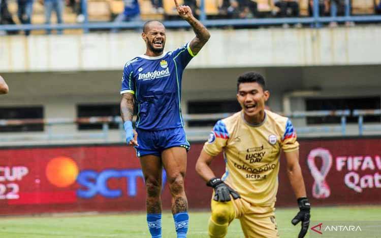 Luis Milla Tandai Debut Bersama Persib Raih 3 Poin Kontra RANS